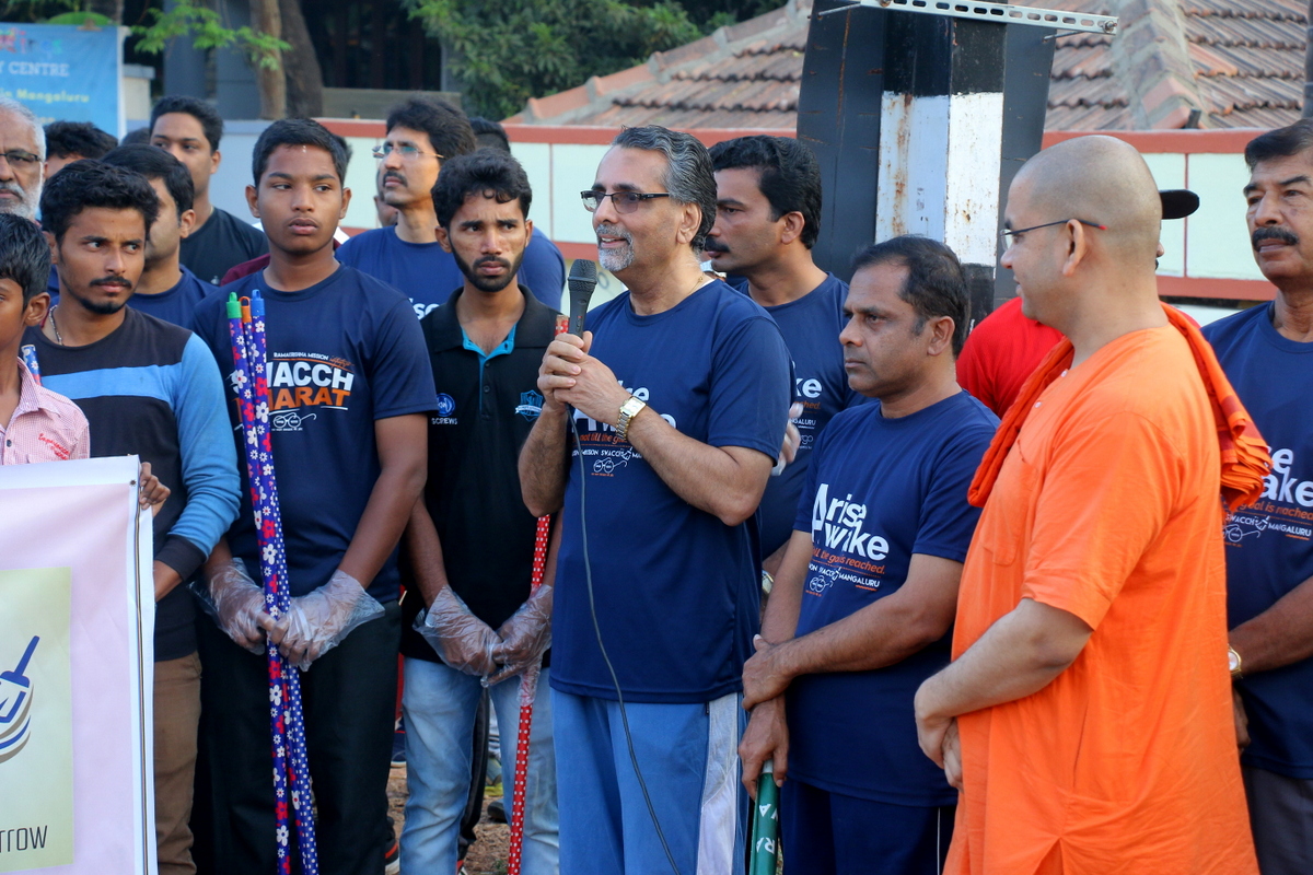 ರಾಮಕೃಷ್ಣ ಮಿಷನ್‌ನಿಂದ ಮೋರ್ಗನ್ಸ್ ಗೇಟ್, ಮಹಾಕಾಳಿಪಡ್ಪುನಲ್ಲಿ ಸ್ವಚ್ಛತೆ